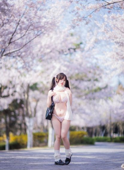 恸哭の女教 未久 在线